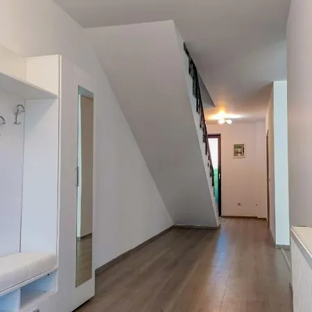 Casa Brad Гостьовий будинок *